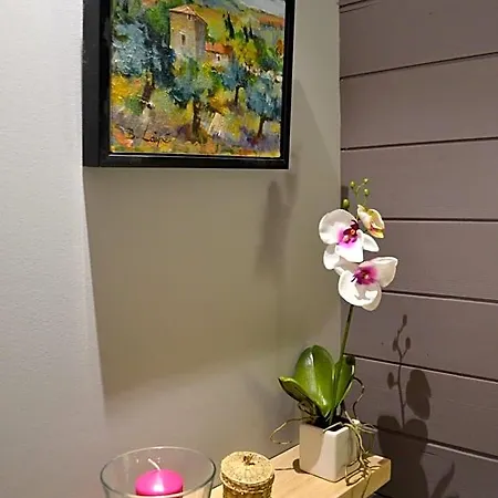 Les Tamaris Bed and Breakfast 4*