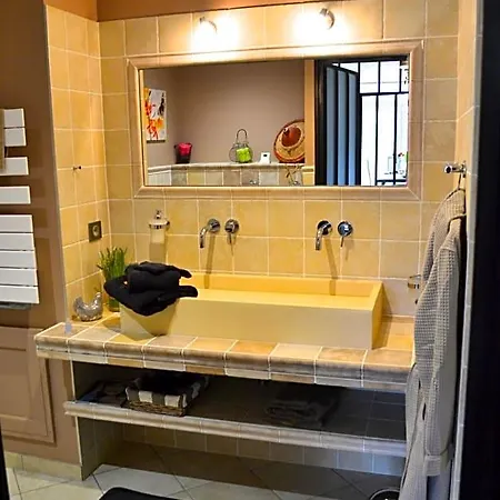 Les Tamaris Bed and Breakfast 4*